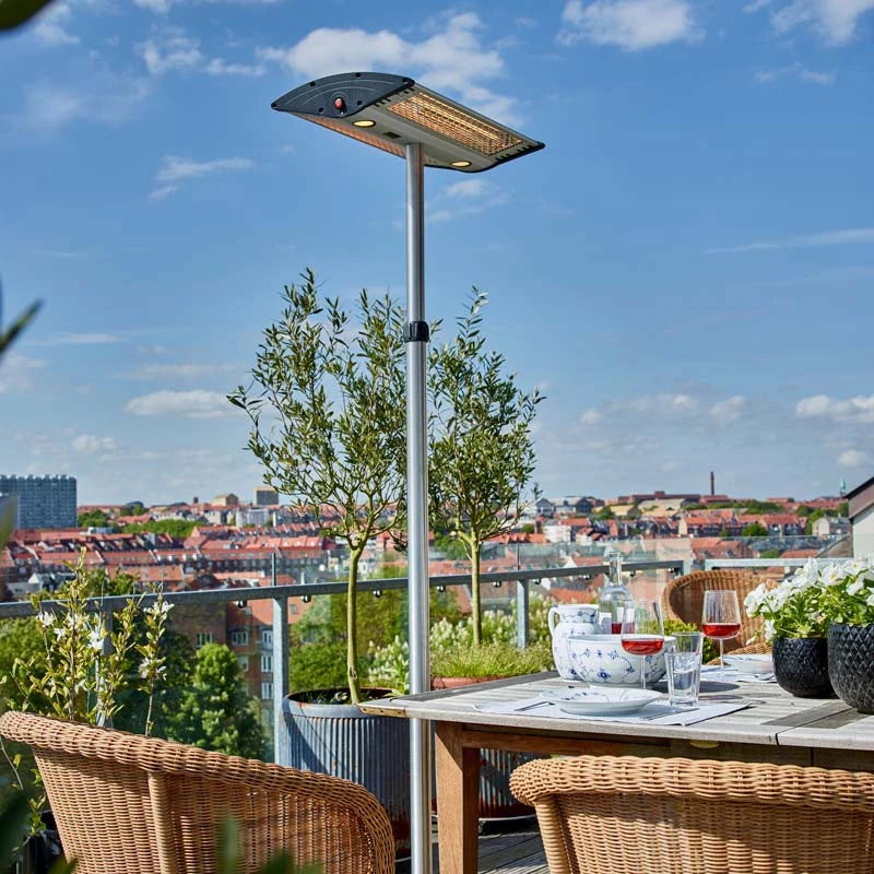 Voľne stojaci terasový ohrievač 1000-2000 W, strieborný